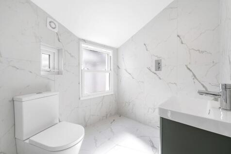 Bathroom 2.JPG