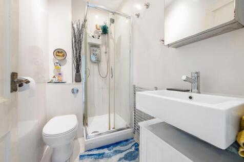 Bathroom.JPG