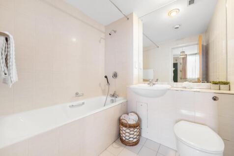 .Bedroom 2 Ensuite.JPG