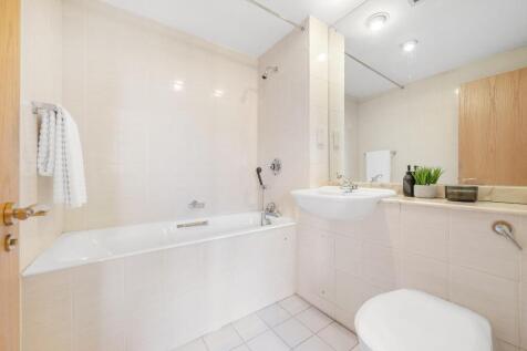 .Bedroom 3 Ensuite.JPG