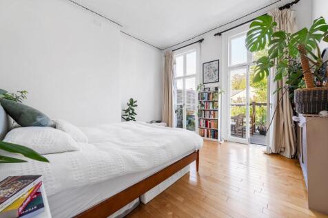 Bedroom 1.JPG