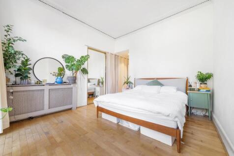 Bedroom 1 (2).JPG