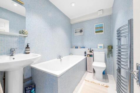 Bathroom.JPG