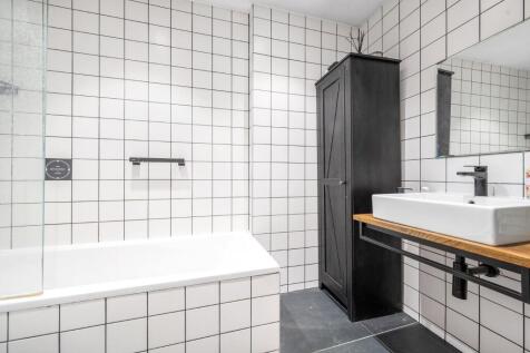 Bathroom (2).JPG