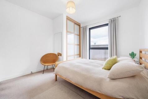 Principal Bedroom (2).JPG