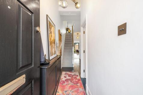 Entrance hallway.JPG