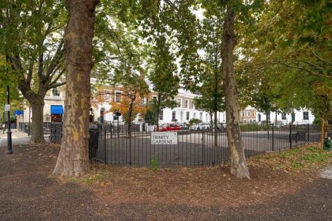 Trinity Gardens Square (2).jpg