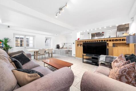 Downstairs Reception (3).JPG