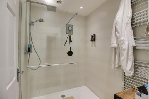 Utility Room with Shower Room