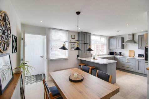 Kitchen / Dining Room