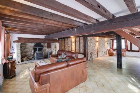 Living &amp; Family Room