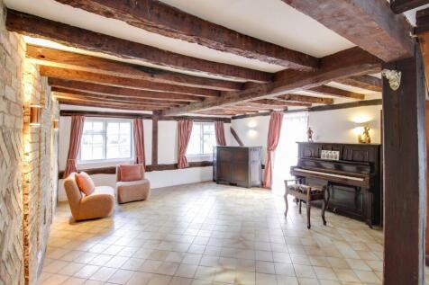 Living &amp; Family Room