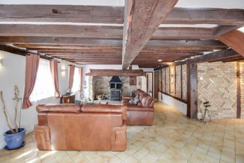 Living &amp; Family Room