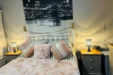 Bedroom 1.jpg