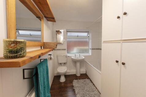 Bathroom01.jpg