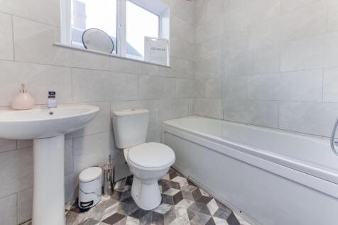 Bathroom 1.1.jpg