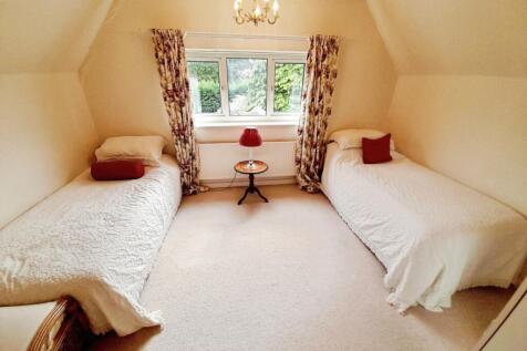 pbox-bedroom-323136.jpg