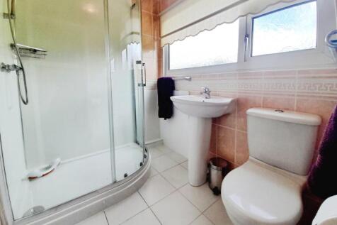 pbox-bathroom-323136.jpg