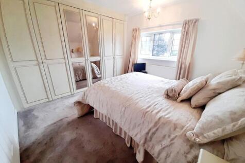 pbox-bedroom-323136.jpg