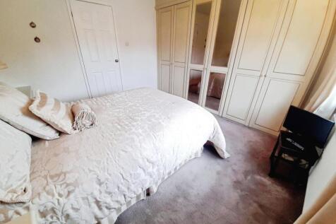 pbox-bedroom-323136.jpg