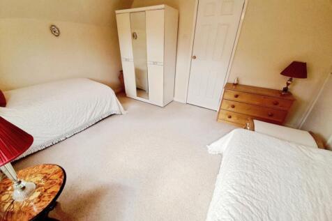 pbox-bedroom-323136.jpg