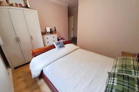 pbox-bedroom-326242.jpg