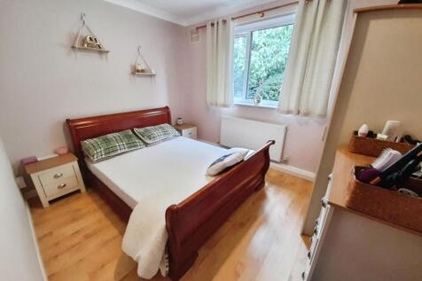 pbox-bedroom-326242.jpg