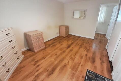 pbox-bedroom-333158.jpg