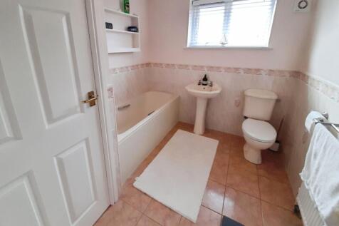 pbox-bathroom-334040.jpg