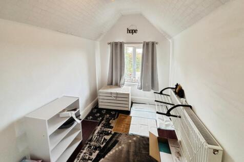 pbox-bedroom-338184.jpeg