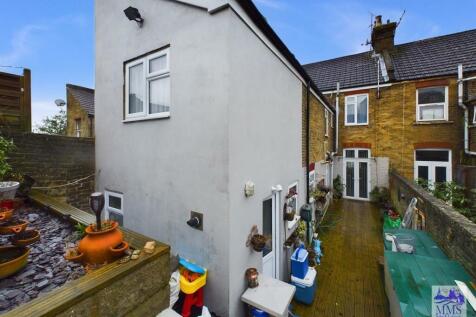 CAM02633G0-PR0087-STILL037.jpg