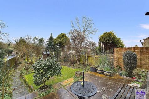 CAM02633G0-PR0254-STILL009.jpg