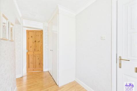 CAM04098G0-PR0054-STILL007.jpg