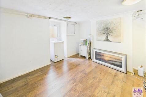 CAM04098G0-PR0061-STILL025.jpg
