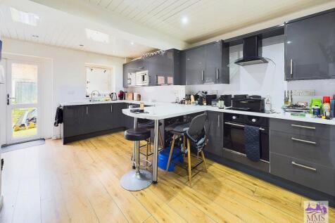 CAM02633G0-PR0114-STILL007.jpg