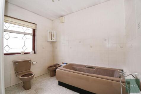 First Floor Bathroom/Shower/WC
