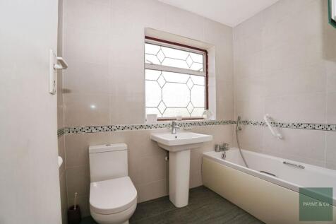 First Floor Bathroom/WC