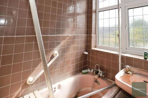 First Floor Bathroom/WC