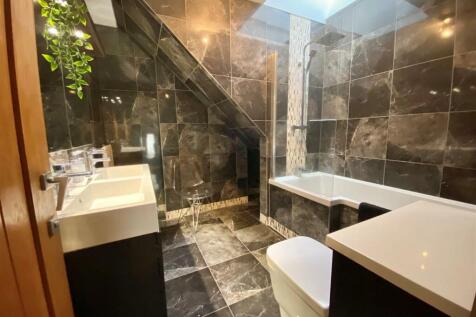 bathroom 2.jpg
