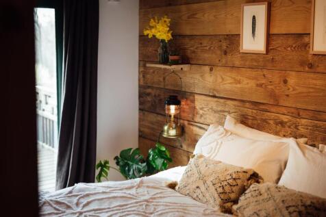 Cabin bedroom 2.jpg