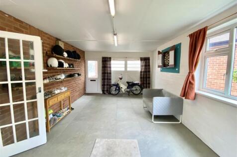 1 Cruckton Close-3.jpg