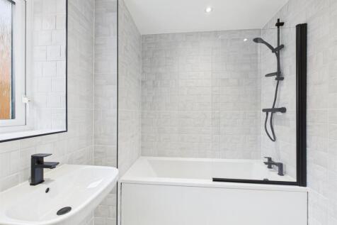 Benson_Main_Bathroom_1.jpg