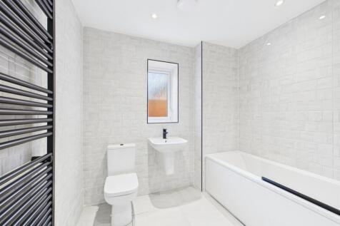 Benson_Main_Bathroom.jpg