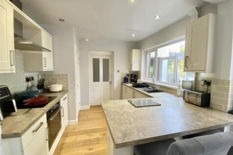 65 Lanadowne cres-16.jpg
