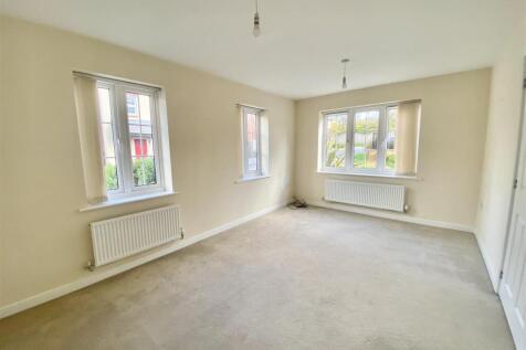 8 Roberts Way-10.jpg