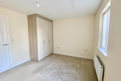 8 Roberts Way-12.jpg