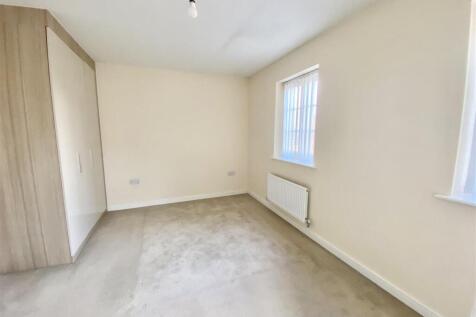 8 Roberts Way-13.jpg