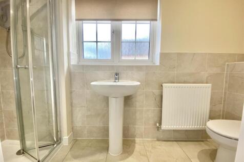 8 Roberts Way-11.jpg