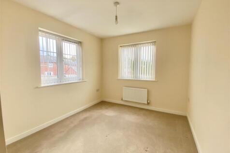 8 Roberts Way-15.jpg