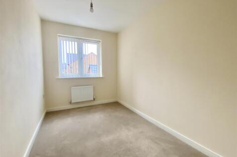 8 Roberts Way-16.jpg